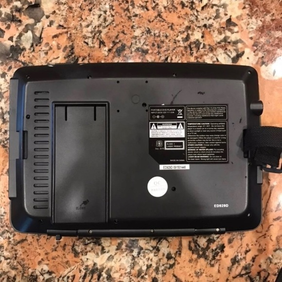 Ematic ED929D 9" Dual Screen Portable DVD Player with Dual DVD Preowned - Picture 5 of 6